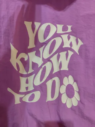 Chubasquero Bershka morado