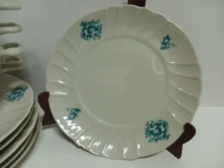 JUEGO DE TAZAS Y PLATOS