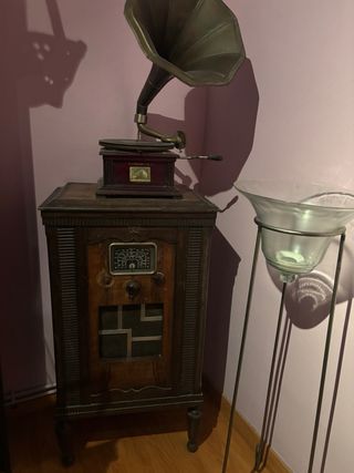 Radio y gramófono antiguos