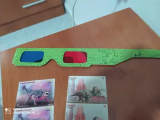 Sellos Dinosaurios, más gafas 3D, leer anuncio