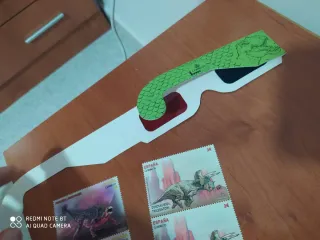 Sellos Dinosaurios, más gafas 3D, leer anuncio