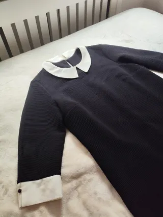 Vestido negro con cuello blanco