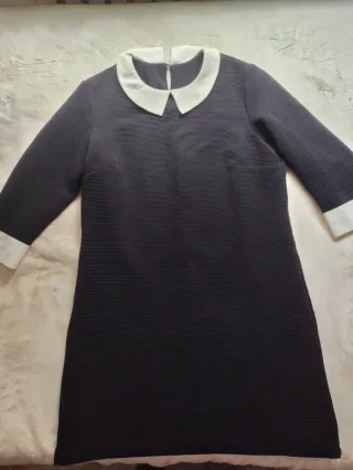 Vestido negro con cuello blanco