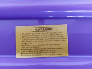 Monopatín morado para principiantes