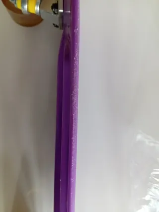 Monopatín morado para principiantes