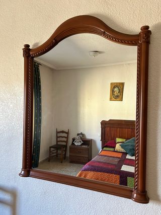 Espejo de madera para dormitorio