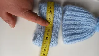 Gorro y bufanda para muñecas hecho a mano