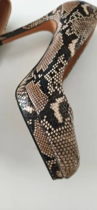 Zapatos tacón serpiente talla 38.