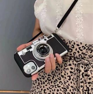 Funda iPhone Emily In Paris Cámara Vintage