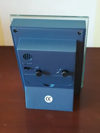 Reloj de sobremesa moderno