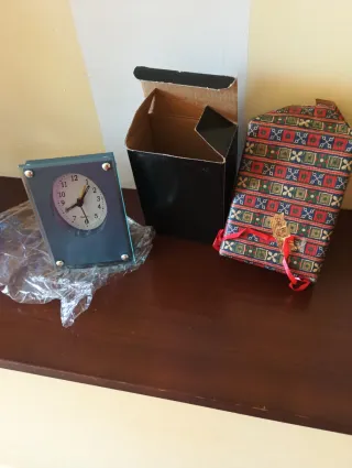 Reloj de sobremesa moderno