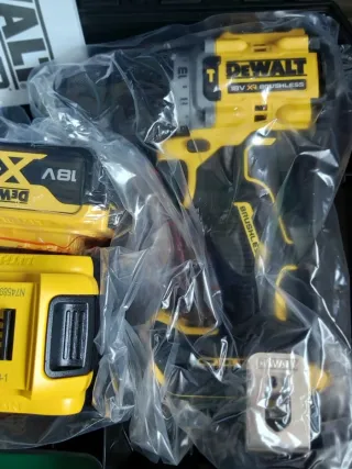 Taladro Percutor Dewalt DCD805