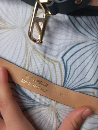 Cintura V Logo Oro Nero