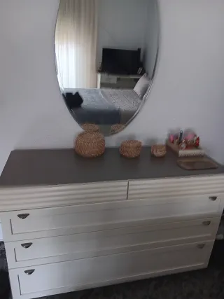 Canapé, Colchón, Mesitas y Cómoda