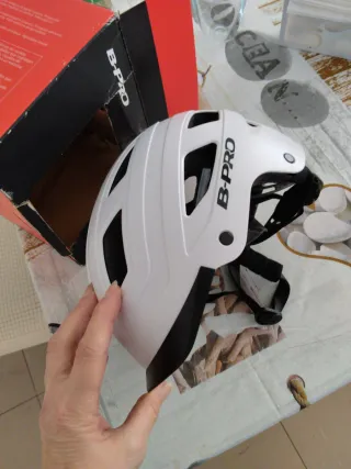 Casco Urbano Branco con Luz Trasera