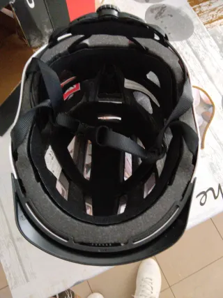 Casco Urbano Branco con Luz Trasera