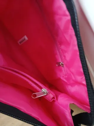 Neceser rosa con dibujos de joyas