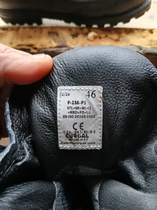 Botas de montaña negras