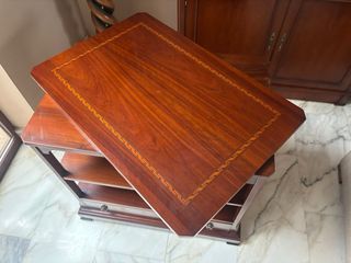 Mueble TV de madera con ruedas