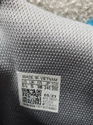 Zapatillas deportivas Adidas negras y grises