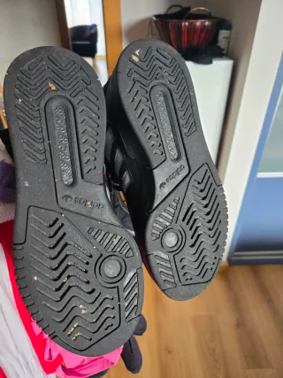 Zapatillas deportivas Adidas negras y grises