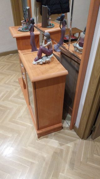 Mueble de entrada con espejo