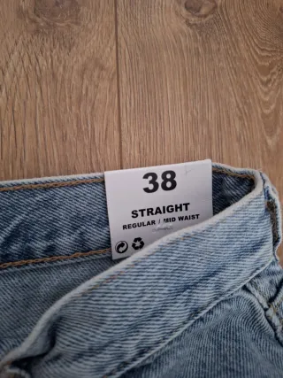 Pantalón vaquero Mango con etiqueta