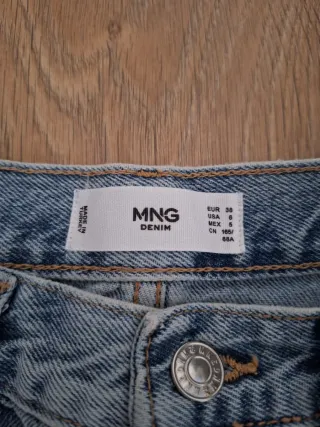 Pantalón vaquero Mango con etiqueta