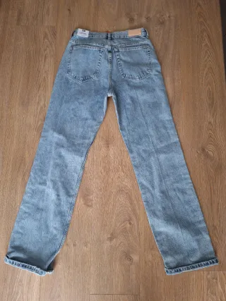 Pantalón vaquero Mango con etiqueta