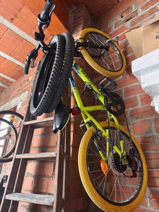 Bicicleta infantil amarilla