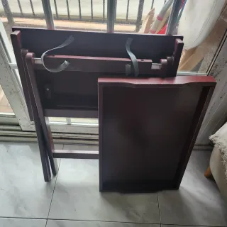 Mesa bandeja plegable Ikea Maryd roja