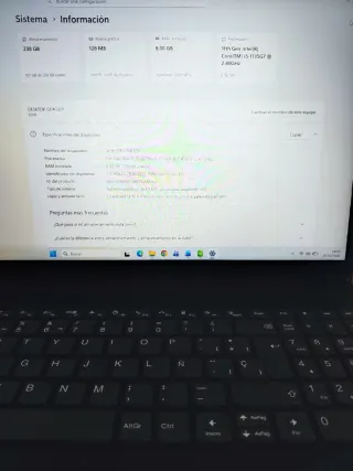 Portátil Lenovo V16 G2 Negro