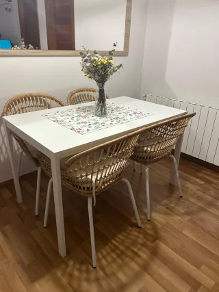 Mesa de comedor blanca