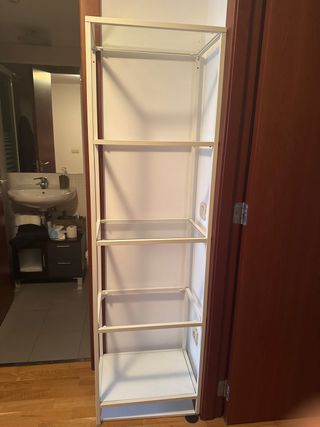 Estantería de cristal y metal