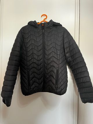 Chaqueta acolchada negra con capucha talla L
