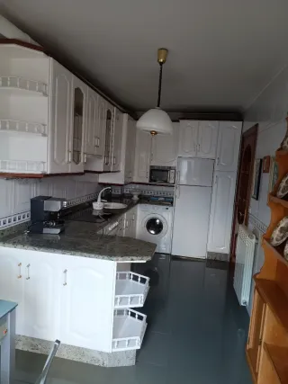 Cocina completa: muebles, encimera y electrodomést