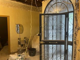 Puerta de hierro forjado con cristal