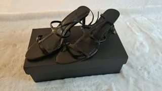 Sandalia piel charol negra nueva