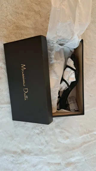 Sandalia piel charol negra nueva