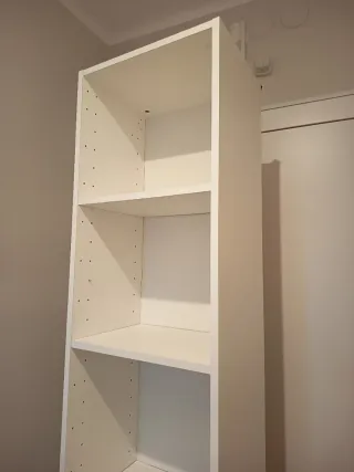 Estantería blanca de madera