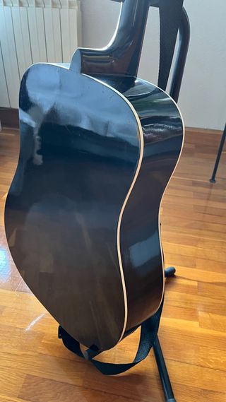 Guitarra acústica marca Stix.