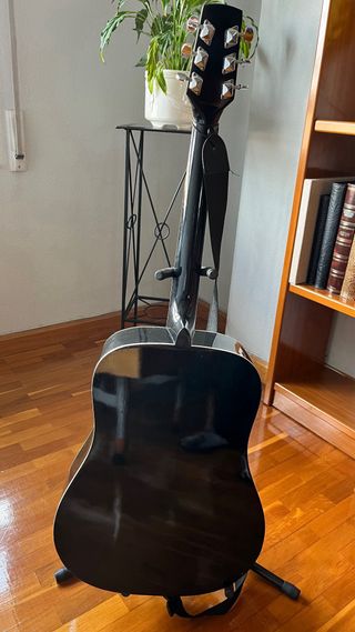 Guitarra acústica marca Stix.