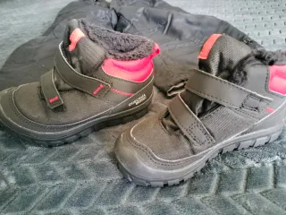 Pantalón y botas nieve niño