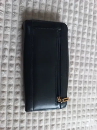 Portafoglio Guess nero con dettaglio oro