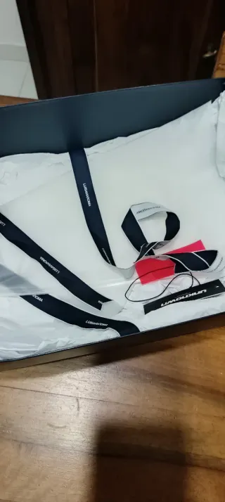 Felpa nera con stelle rosse