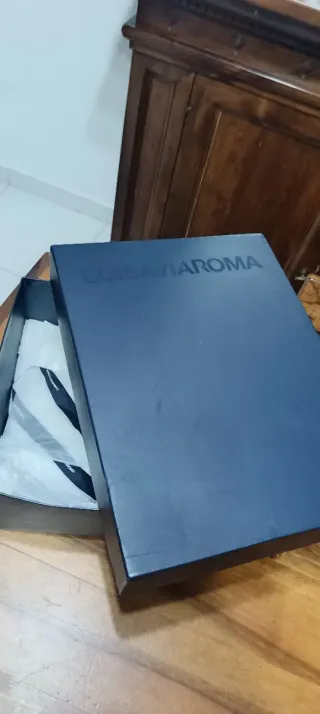 Felpa nera con stelle rosse