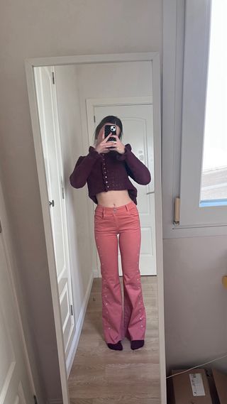 Pantalón campana coral con estrellas