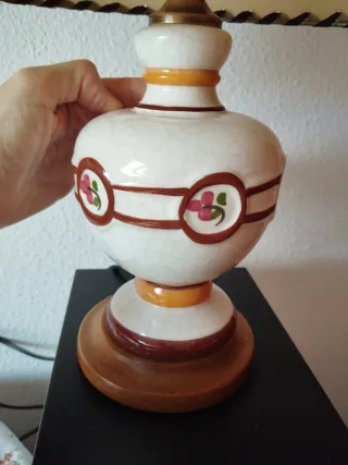 Lámpara de mesa cerámica y madera