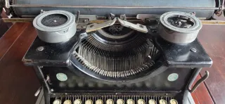 Máquina de escribir Stoewer antigua