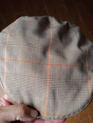 Gorra plana cuadros marrón y naranja talla 56